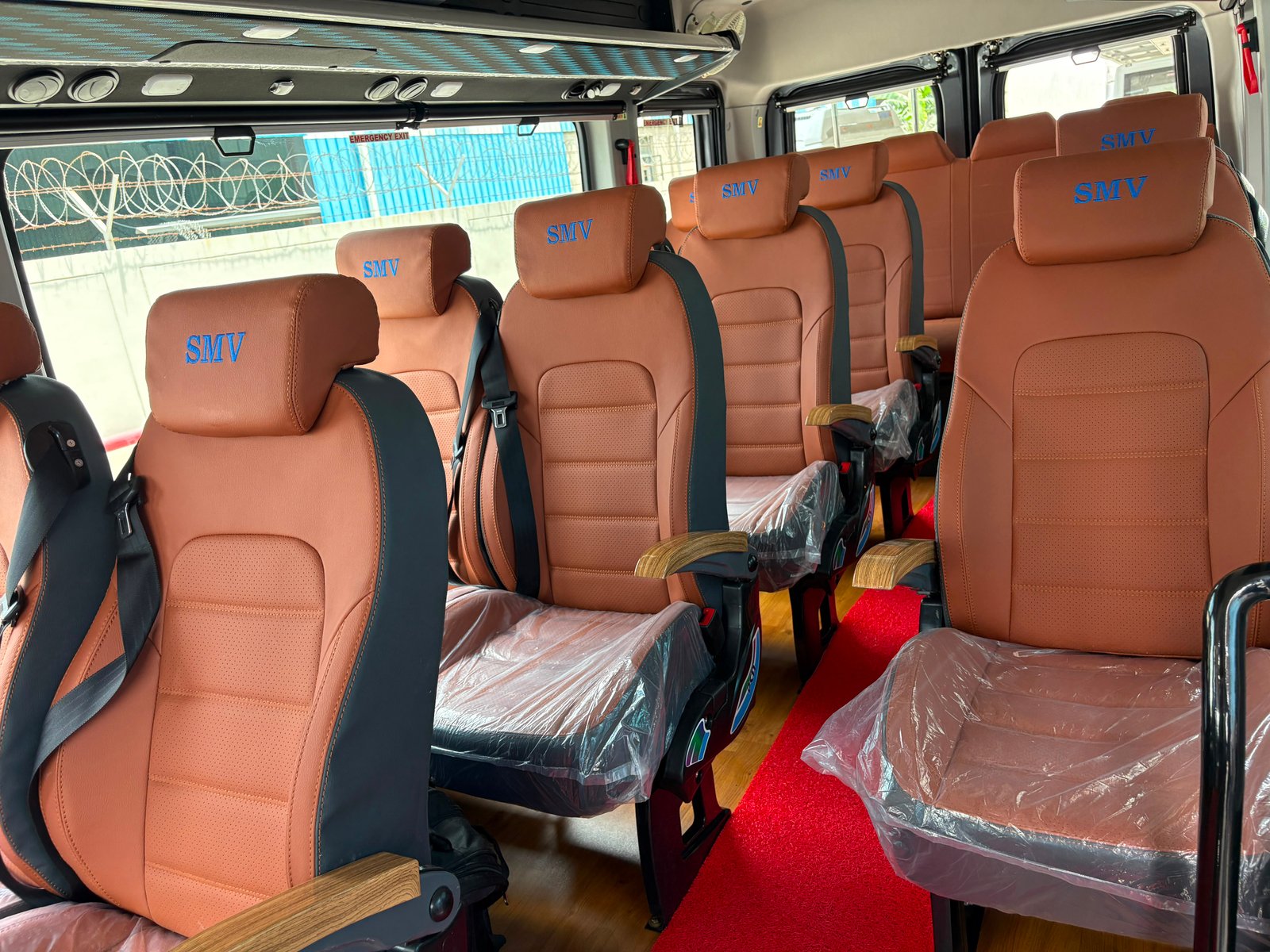 Traveller 12 seater AC